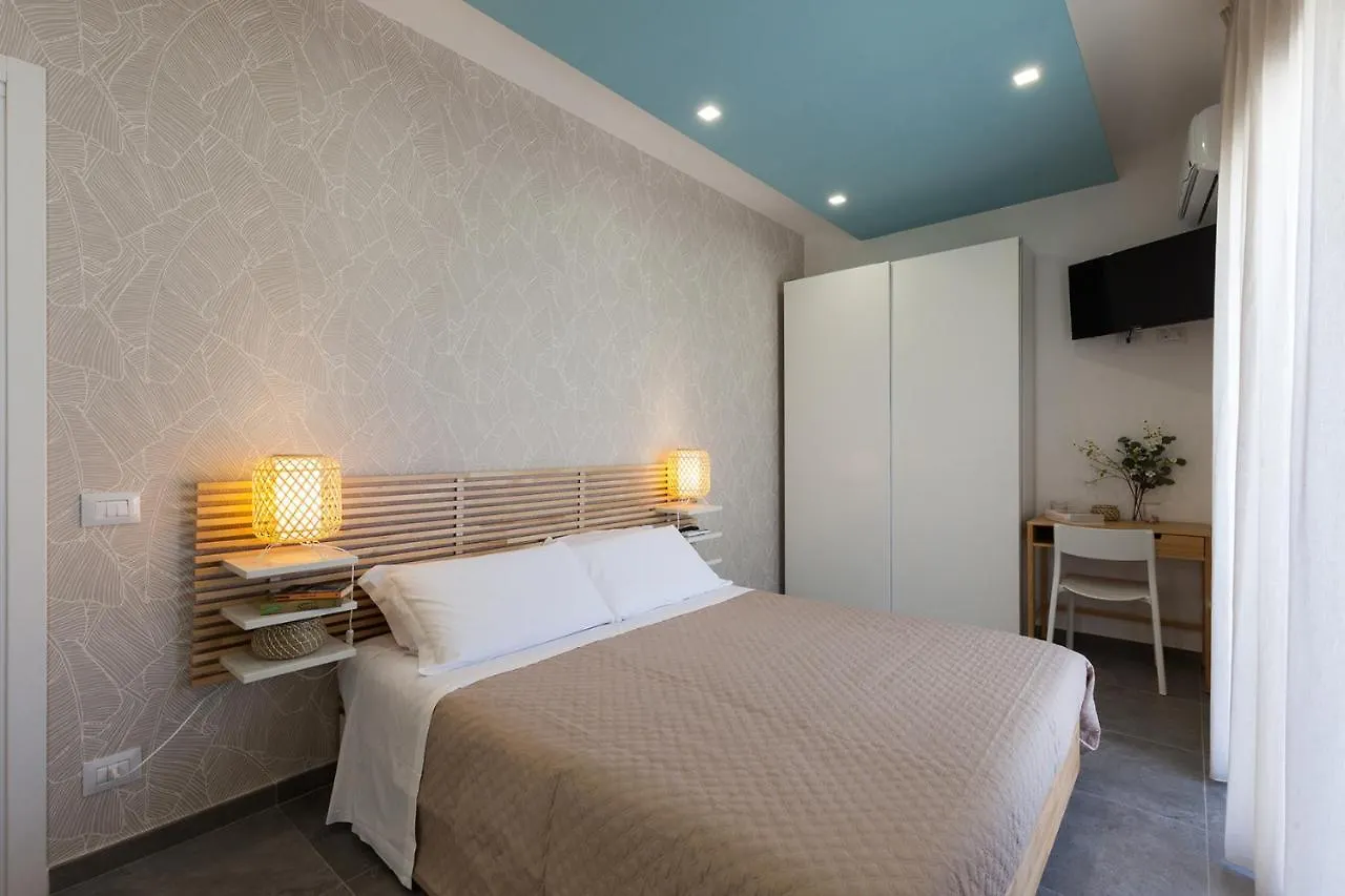 Nerissa Suites&Rooms 테라시니 게스트하우스